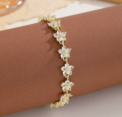 Flower Link Titanium Steel Bracelet, Clear.