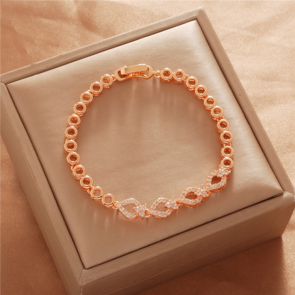Gold Tone bracelet, style TSL027, with teardrop-shaped center accents and round links and a clasp.