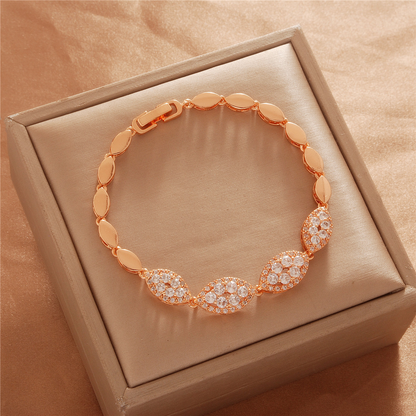 Gold Tone bracelet, style TSL039, with teardrop-shaped center clusters and oval links and a clasp.